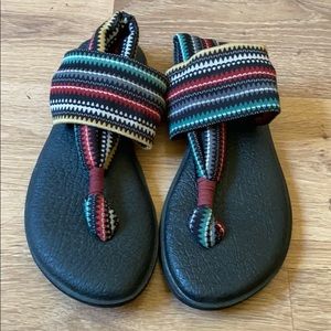 Sanuk Black/Multi Color Sling Sandals size 6